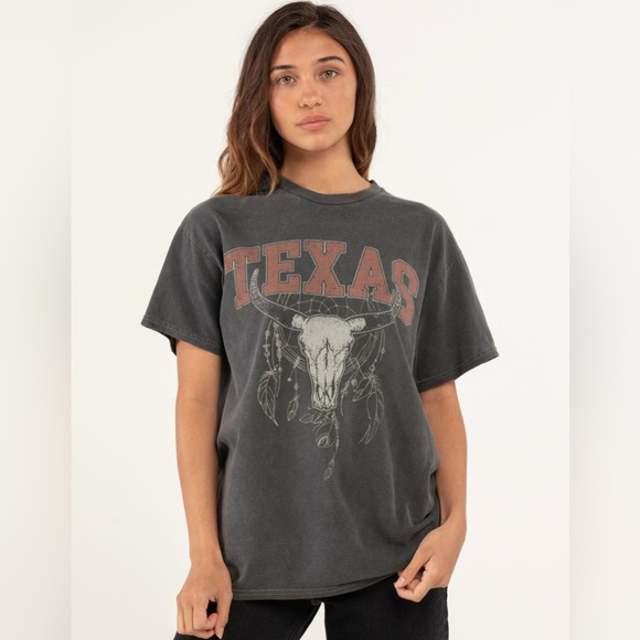 Full Tilt Tops - Full tilt Texas horn women’s oversized tee.